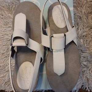 Life Stride white Saga sandles size 7.5